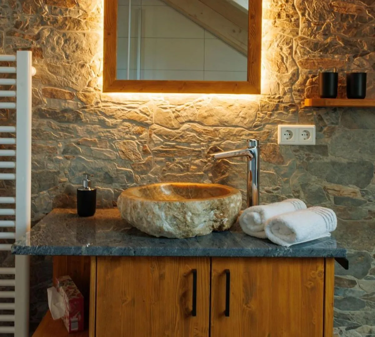 Beautiful New Building Attic Apartment Viktoria Bobing