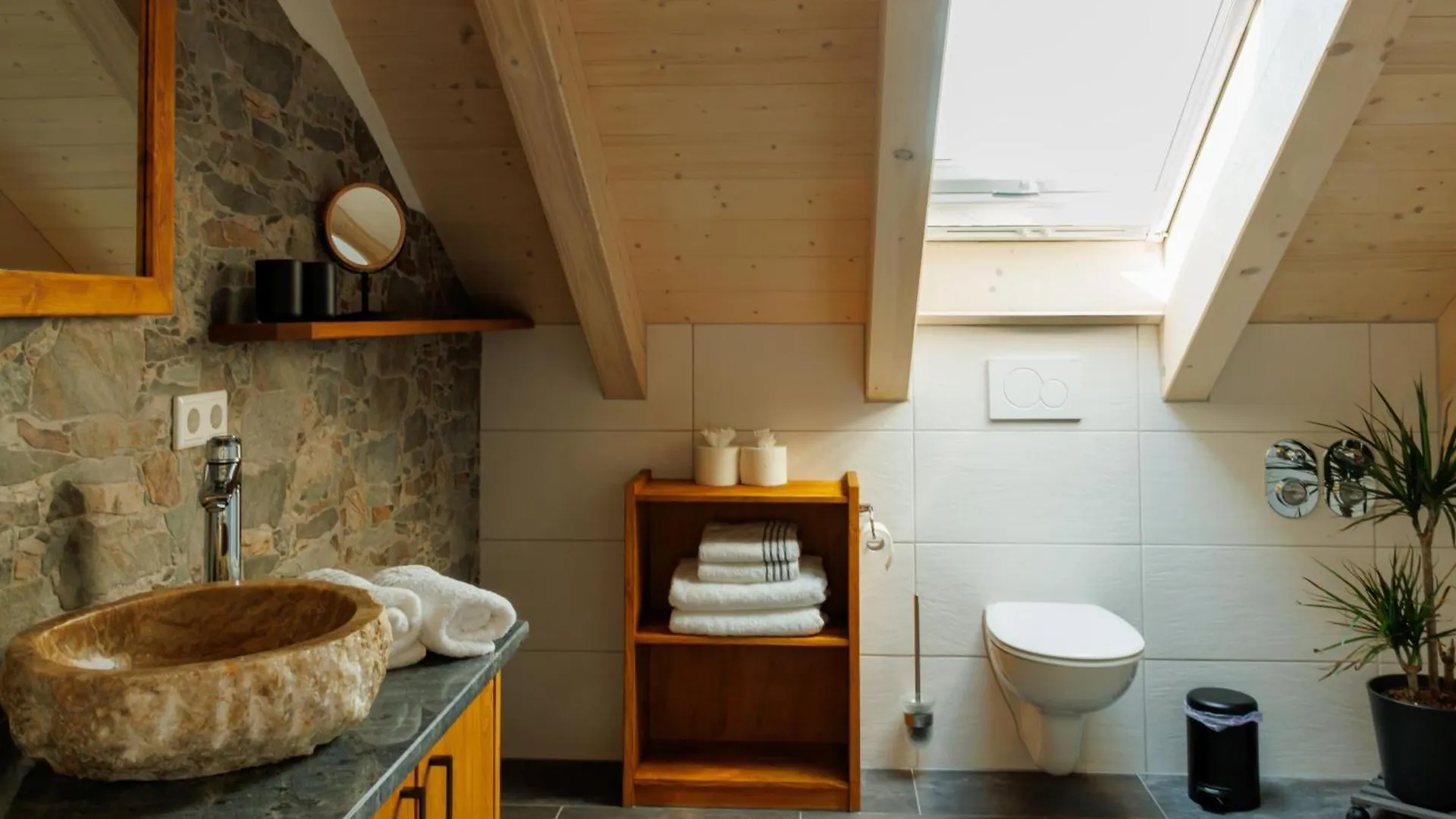 Beautiful New Building Attic Apartment Viktoria Bobing